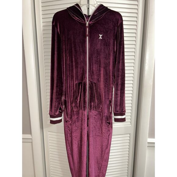 Onepiece Original Red Burgundy Velour Loungewear Jumpsuit Unisex Size Small - Picture 2 of 7